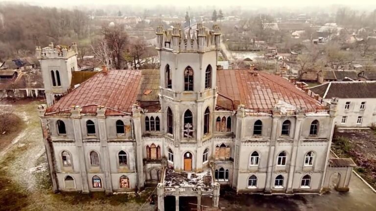 Суд повернув у власність державі палац Терещенків на Житомирщині