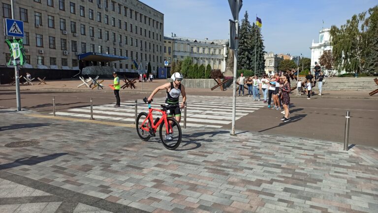 У Житомирі відбувся відкритий благодійний турнір з триатлону «Залізна країна»