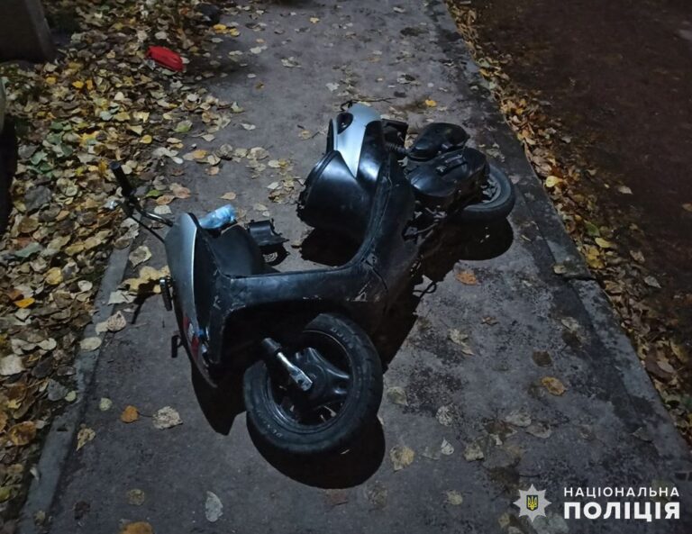 У Житомирі поліція встановлює обставини ДТП із травмуванням мопедиста