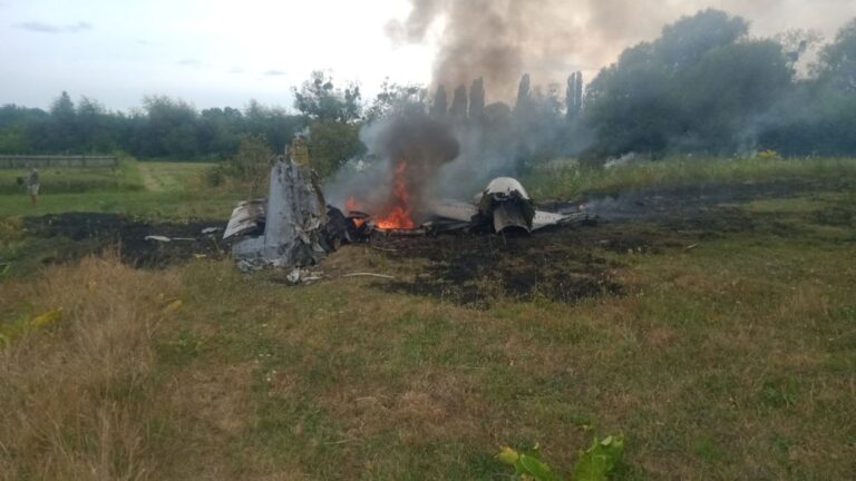 У справі загибелі трьох пілотів під час навчального польоту на Житомирщині 25 серпня 2023 триває досудове розслідування.