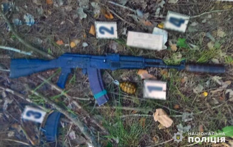 «Розсекречений сховок» зі зброєю: радомишльські поліцейські завершили досудове розслідування