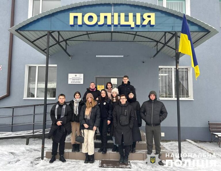 Основне про роботу «Custody Records» та ізолятора тимчасового тримання: у Звягелі на екскурсію до райвідділу поліції завітали студенти