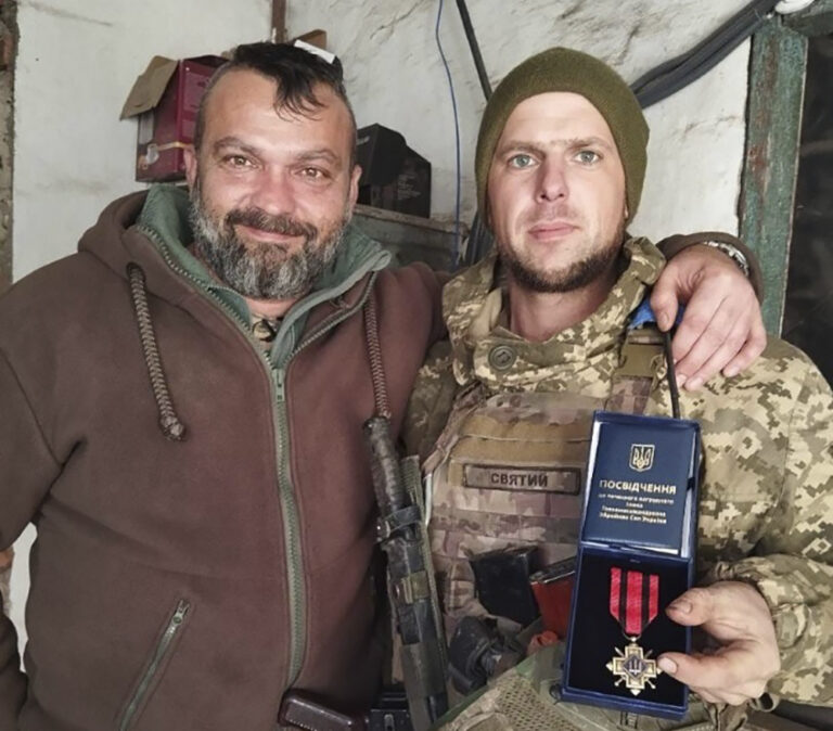 Почесний нагрудний знак «Золотий хрест» отримав мешканець села Жабче Богдан Святенко