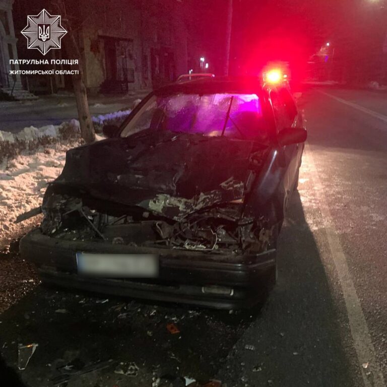 Керманич під час дії комендантської години вчинив ДТП та мав ознаки алкогольного сп’яніння