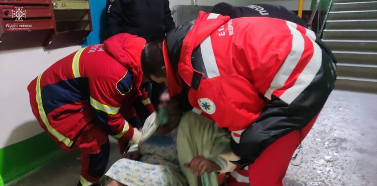 Під час пожежі травмувалися дві людини, одну з них врятував сусід