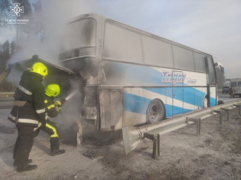 Біля Коростишева загорівся двигун автобуса