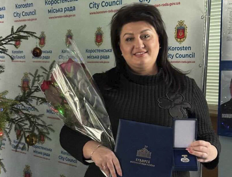 Людмилу Шкуратову нагороджено нагрудним знаком та грамотою «За заслуги перед Українським Народом»