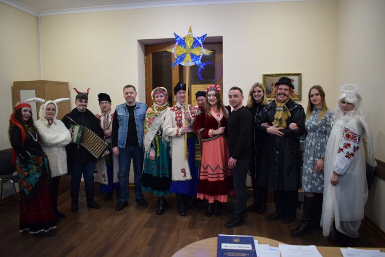 Артисти Житомирської обласної філармонії імені Святослава Ріхтера привітав з Різдвяними та Новорічними святами очільників області та міста