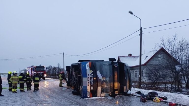 У Польщі перекинувся український автобус. Є постраждалі