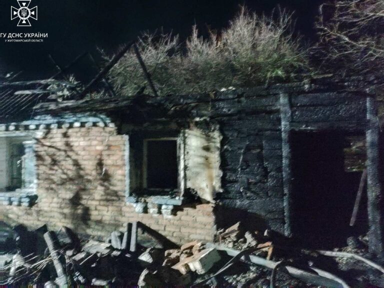 Під час гасіння пожежі в с. Ліщин рятувальники виявили тіла двох людей