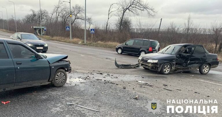 Поліція розслідує ДТП з травмуванням трьох людей у Новогуйвинській громаді