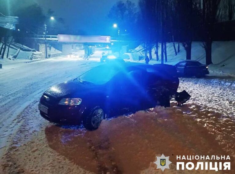 Поліцейські закликають водіїв враховувати ускладнення погодних умов