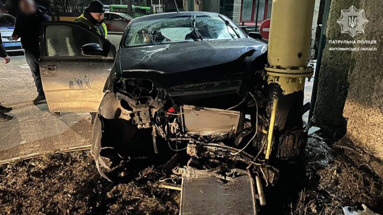 Патрульні притягнули до відповідальності водія, який не виконав вимогу про зупинку та здійснив ДТП