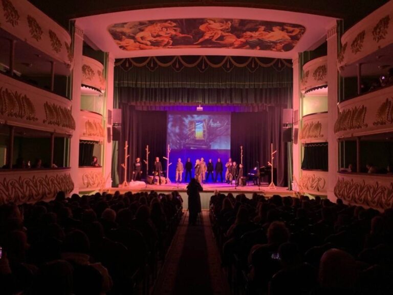 У Житомирській обласній філармонії імені Святослава Ріхтера відбулась прем’єра перформансу «Відсіч». Шлях до Перемоги.