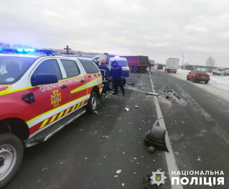 Поліція встановлює обставини смертельної ДТП у Бердичівському районі