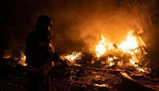 Повністю згоріла жива людина: під час тушіння пожежі в смітті було знайдено обгорілий труп