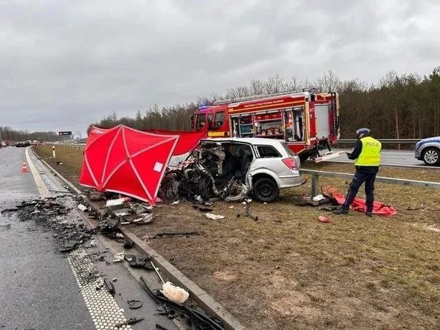 У Польщі у ДТП загинула 4-річна дівчинка з України, яка разом з мамою втекла від війни