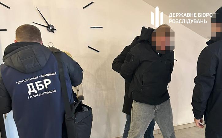 ДБР викрило правоохоронця, який пропонував чоловіку вигадану посаду в СБУ