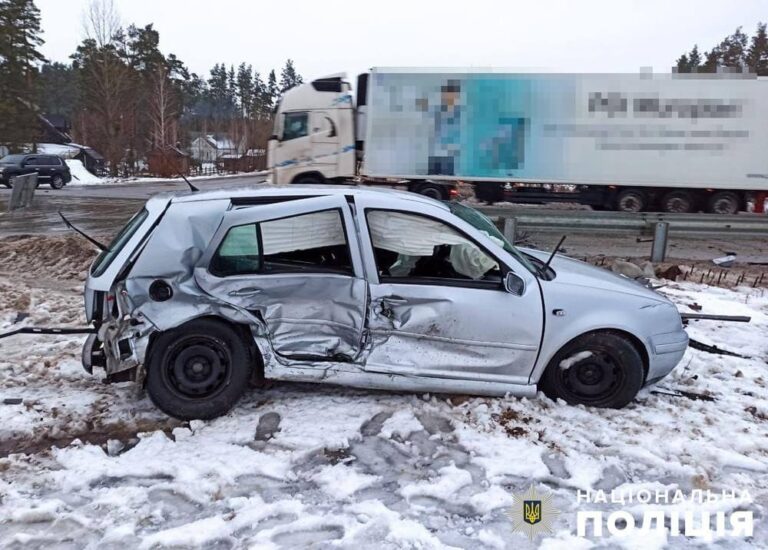 Двоє травмованих у ДТП поблизу Житомира: поліція з’ясовує причини та обставини