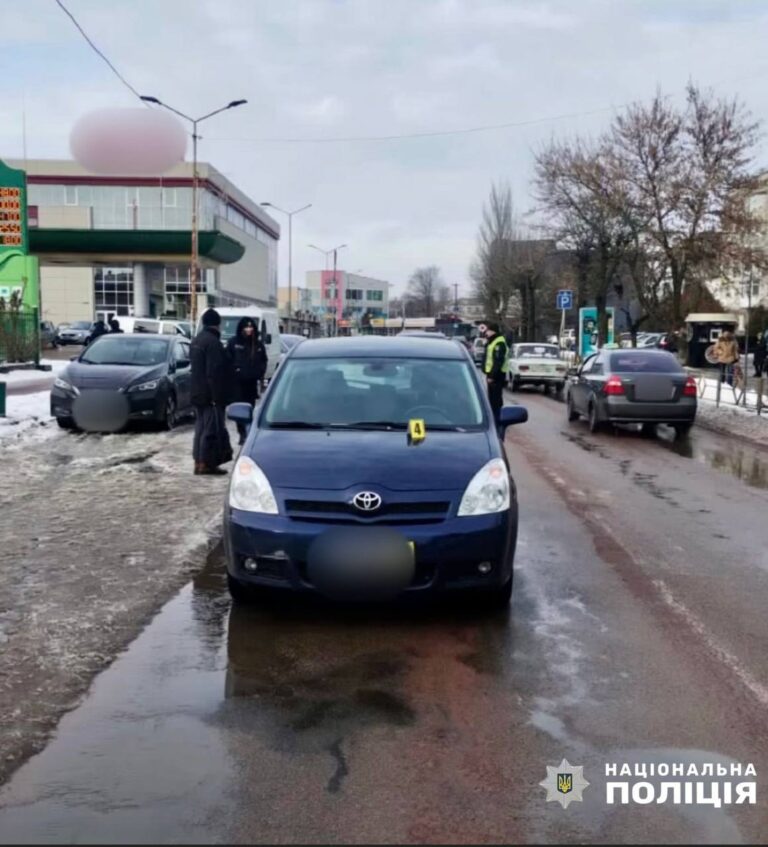 Поліцейські з’ясовують обставини ДТП з травмуванням пенсіонера у Коростені