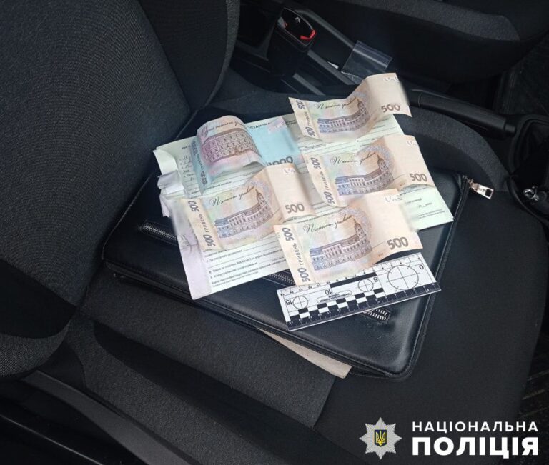 За минулу добу поліцейські задокументували дві спроби підкупу поравоохоронців