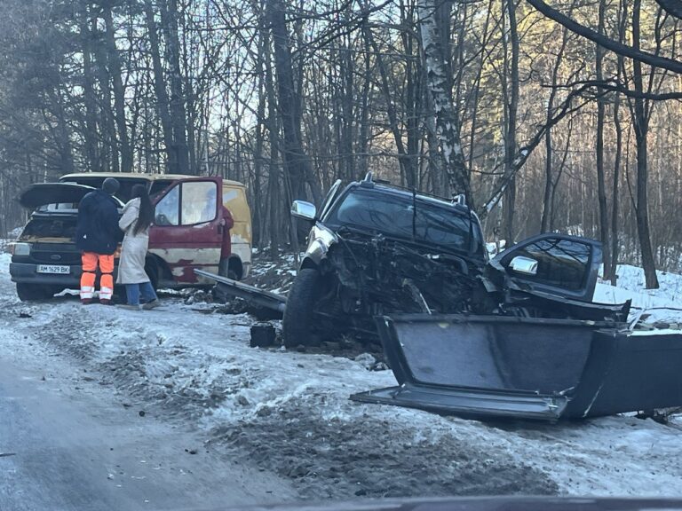 В районі Гідропарку по Чуднівській трасі трапилася страшна аварія