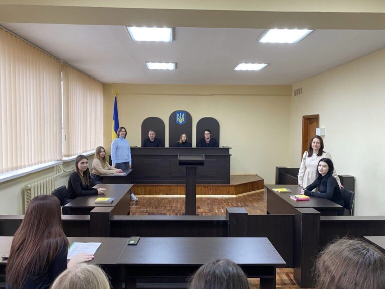 У Поліському університеті з’явилася навчальна зала судових засідань
