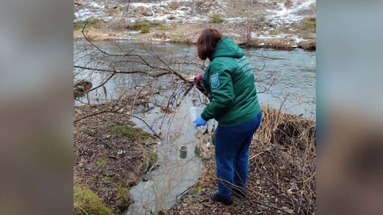 Скид нечистот у Кам’янку: екологи відібрали проби води в районі каналізаційної насосної станції «Чуднівська» у Житомирі