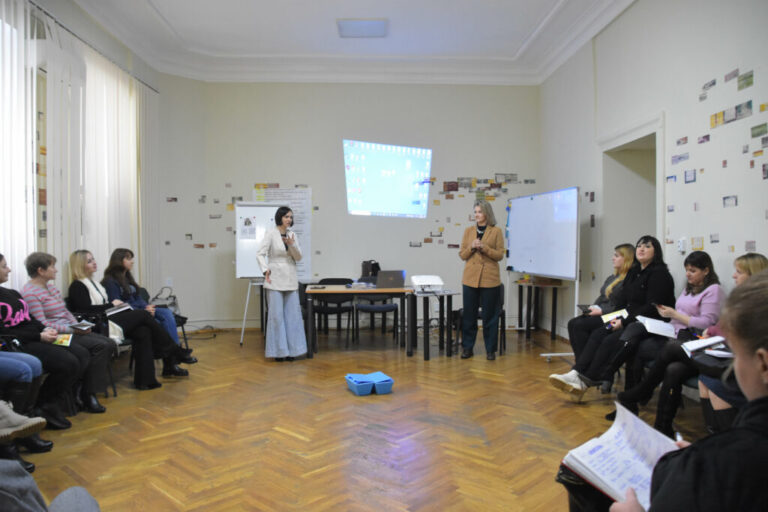 Одне з основних завдань — підвищення професійної компетентності фахівців із соціальної роботи, — ОВА