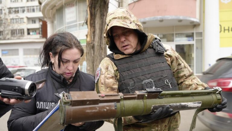 Поліція затримала жителя Житомирщини, який незаконно продав в Одесі зброї та боєприпасів на 10 тисяч доларів
