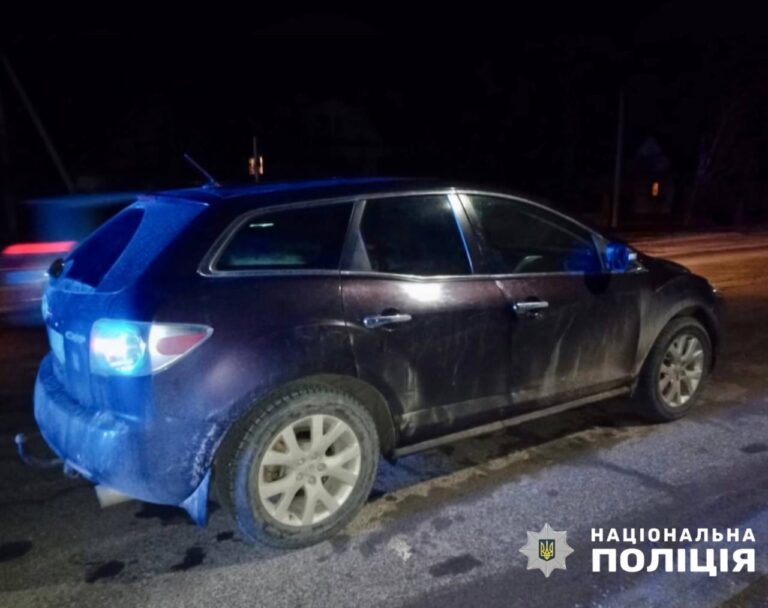Поліцейські розслідують обставини ДТП з травмуванням жінки у Звягелі