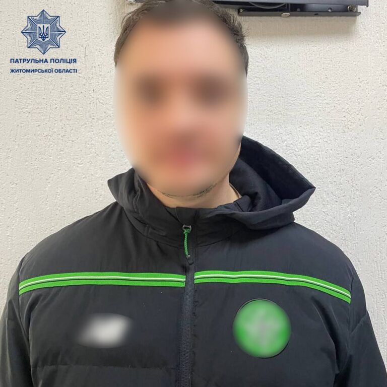 Двох осіб, які перебувають у розшуку — виявили патрульні