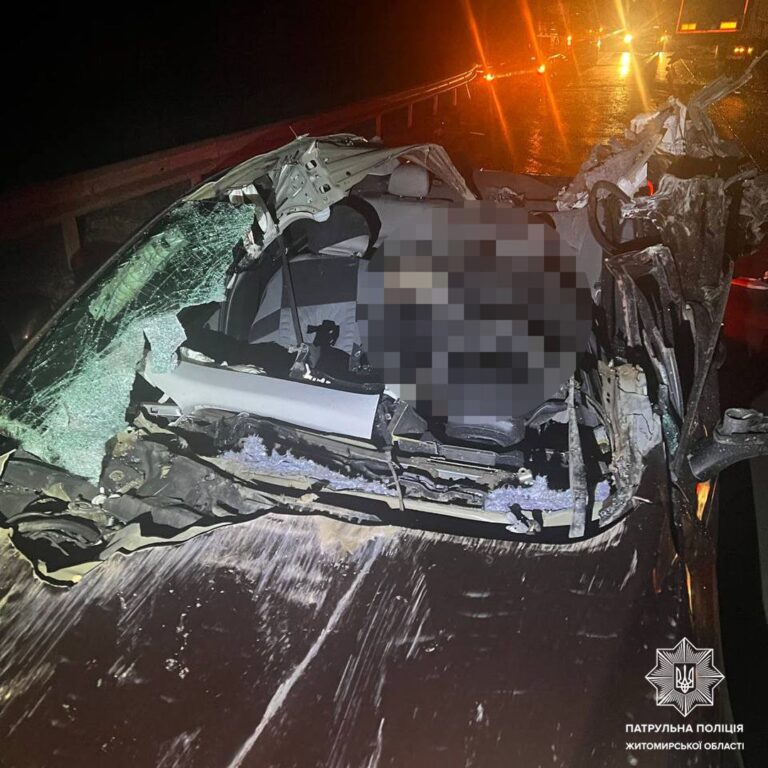До уваги водіїв! У зв’язку з дорожньо-транспортною пригодою з потерпілими, що сталась на автодорозі Київ — Ковель — Ягодин, рух транспорту в обох напрямках перекритий