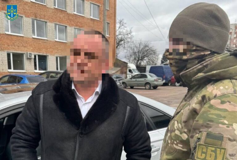 Пів мільйона гривень хабаря – Телеграм-канал Офісу Генерального прокурора розповідає подробиці про вчорашнє затримання на хабарі посадовців Держпраці