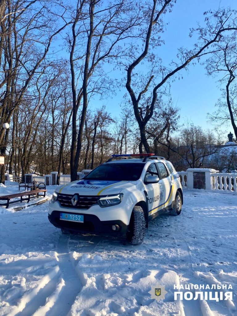 Шановні водії, будьте обережні на дорогах!