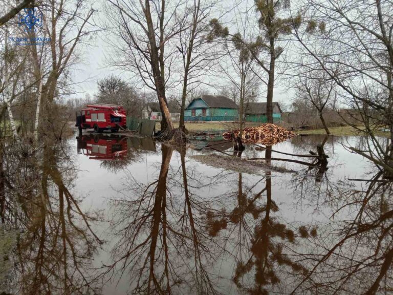 Понад 500 куб. води рятувальники відкачали упродовж минулої доби з приватних обійсть громадян