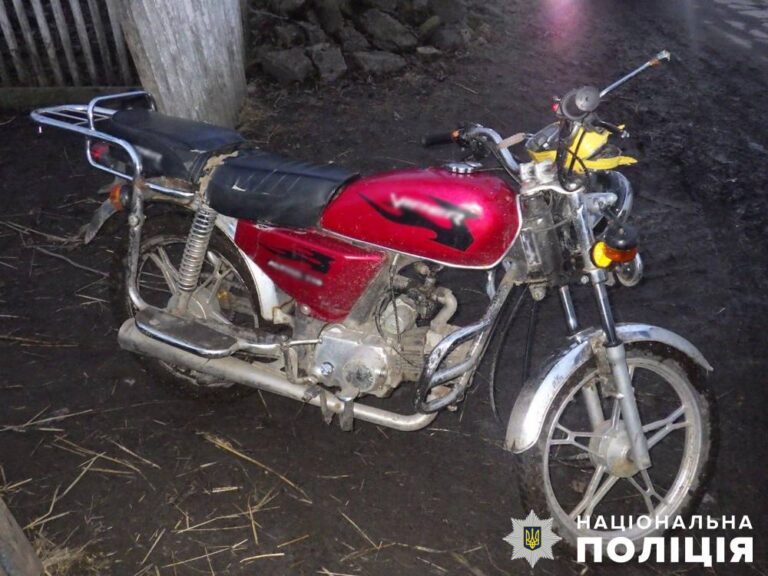 На Звягельщині поліція розслідує нетверезу ДТП з травмуванням пасажира мотоцикла
