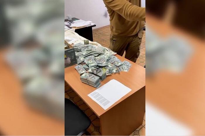 Колишній очільник Чернігівської ВЛК, у якого знайдено $1 000 000, судиться, щоб йому підвищили пенсію.