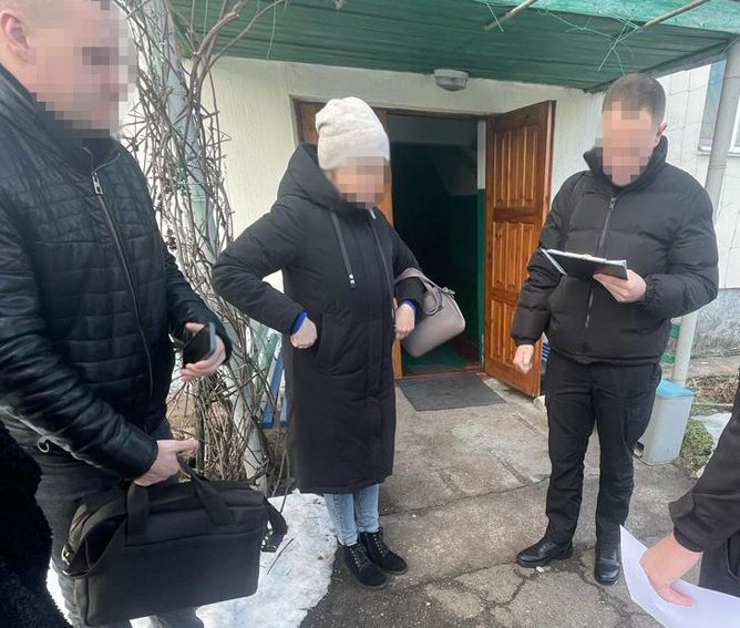 Афера з орендою земель: на Житомирщині слідчі поліції повідомили державній реєстраторці про підозру