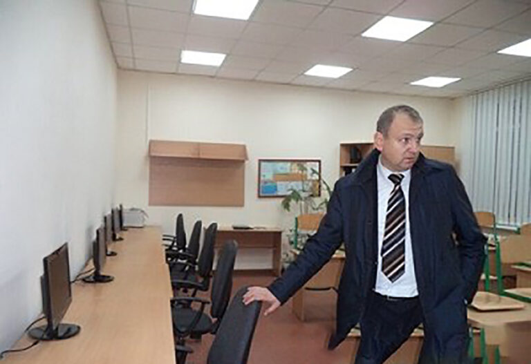 Чиновника, який полюбляє їздити за кермом напідпитку, призначили заступником начальника управління майном Житомирської обласної ради