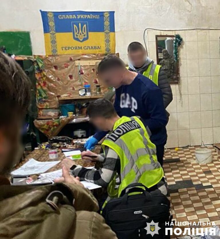 У Житомирі поліція викрила шахрая, який «надавав матеріальну допомогу» з виправної колонії