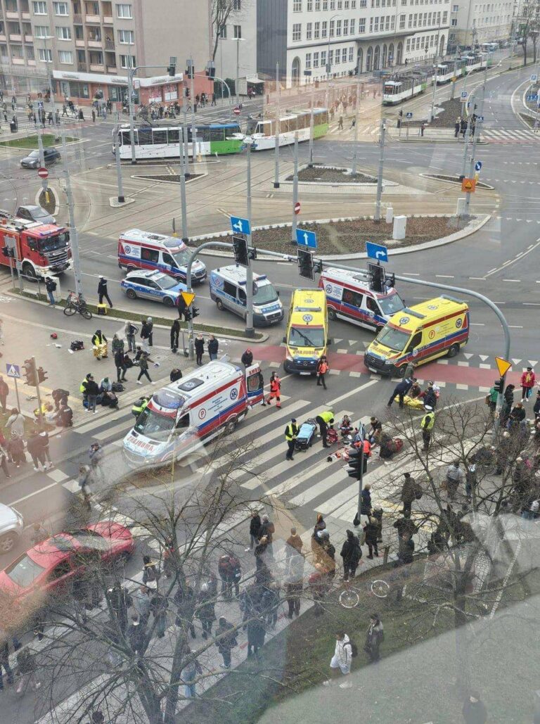 У Польщі авто в’їхало в натовп, постраждало 6 українців