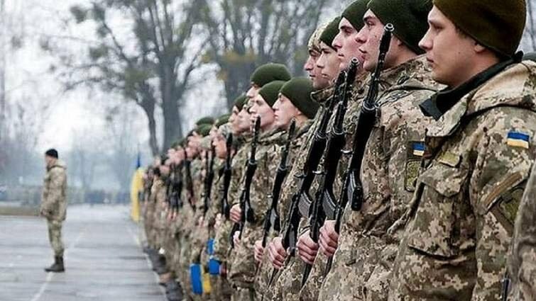 Строковиків звільняють у запас