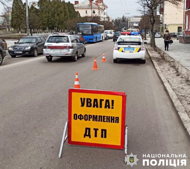 Поліцейські розслідують обставини ДТП з травмуванням жінки-пішохода у Житомирі