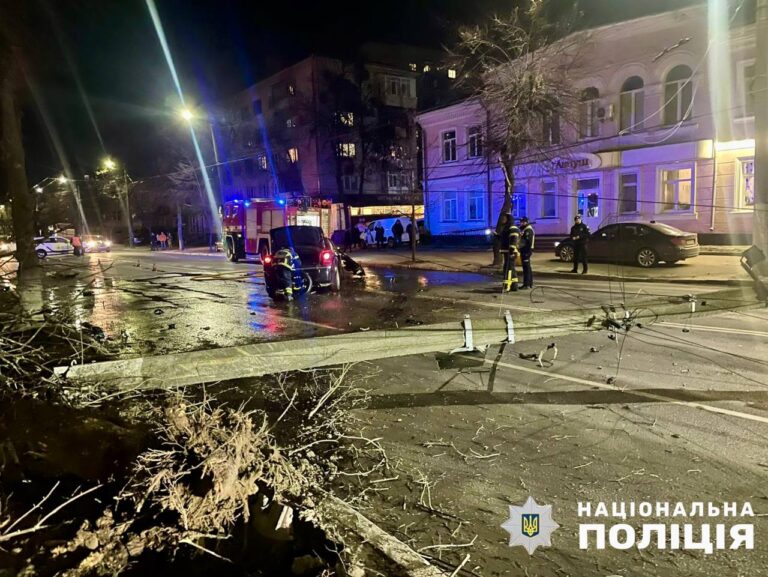 8 березня, близько 22-ї години, на майдані Короленка сталася дорожньо-транспортна пригода з потерпілими