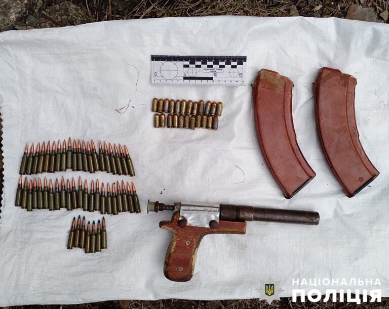 Поліцейські виявили сховок зі зброєю у Тетерівській громаді