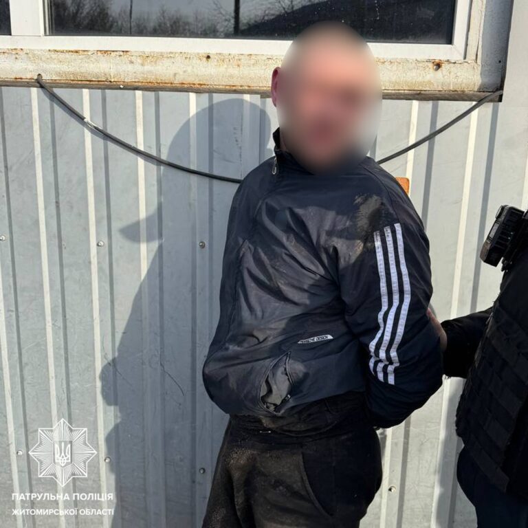 Авто знаходилося у розшуку: патрульні затримали ймовірного злочинця