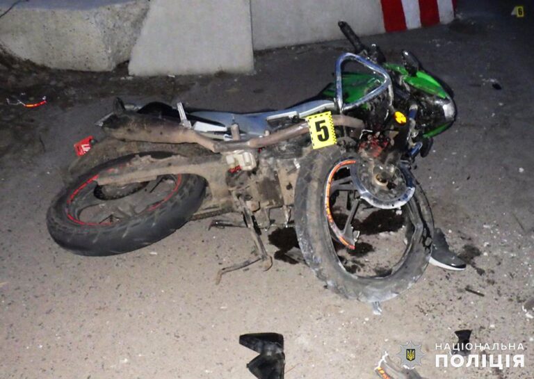 Троє травмованих у ДТП на Олевщині: поліцейські затримали нетверезого водія мотоцикла