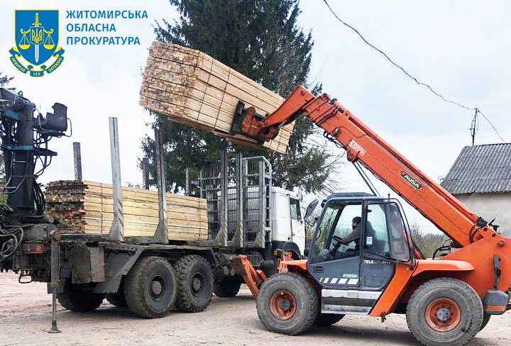 Збитки довкіллю на понад 17 мільйонів гривень: на Житомирщині слідчі оголосили підозри групі контрабандистів лісу
