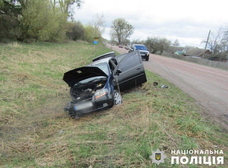 В Овруцькій громаді поліція розслідує ДТП із трьома травмованими